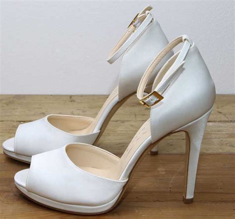 Scarpe da sposa firmate .